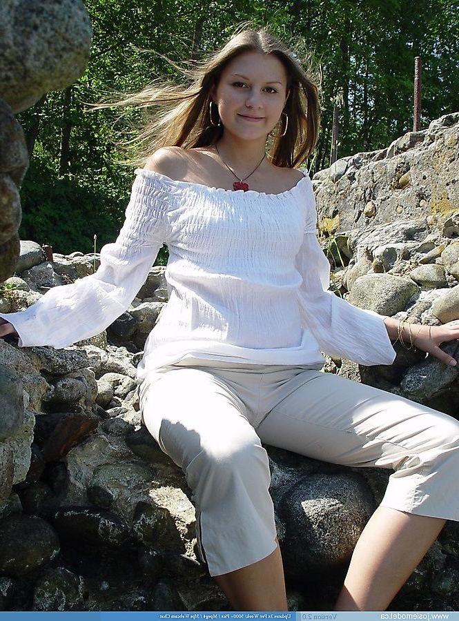 20P Pictures of Josie Model teasing on a beach