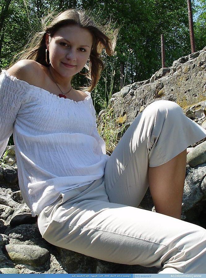 20P Pictures of Josie Model teasing on a beach