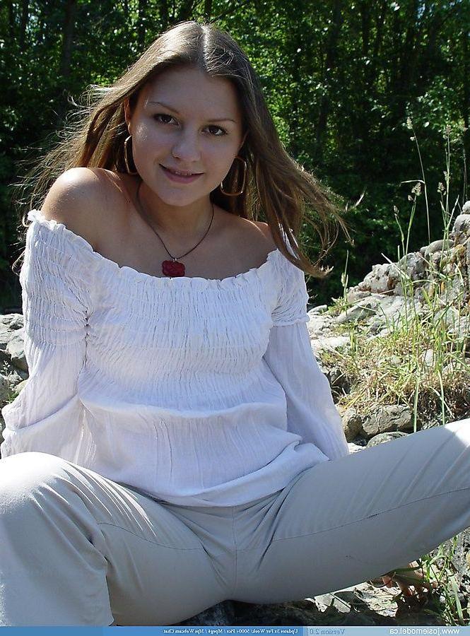 20P Pictures of Josie Model teasing on a beach