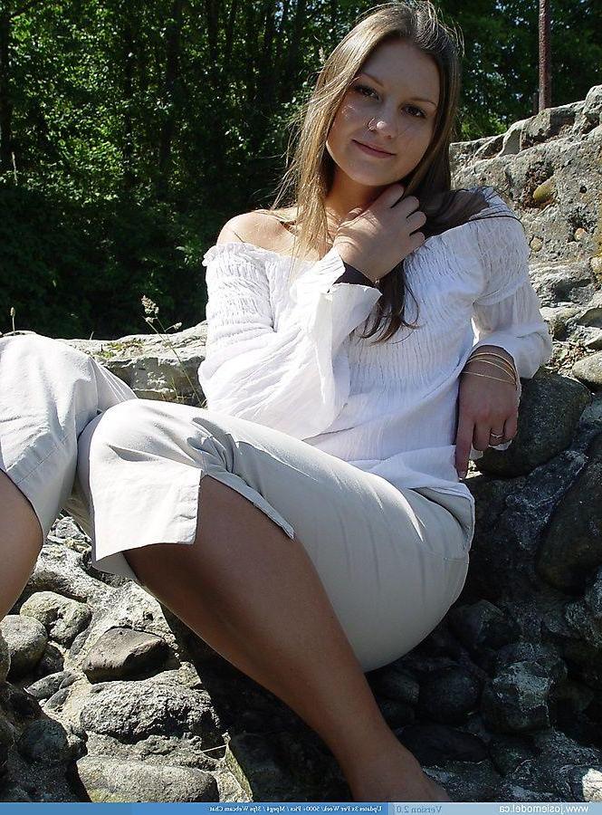 20P Pictures of Josie Model teasing on a beach