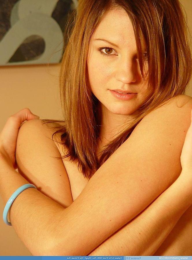 20P Pictures of teen model Josie Model exposing herself in bed