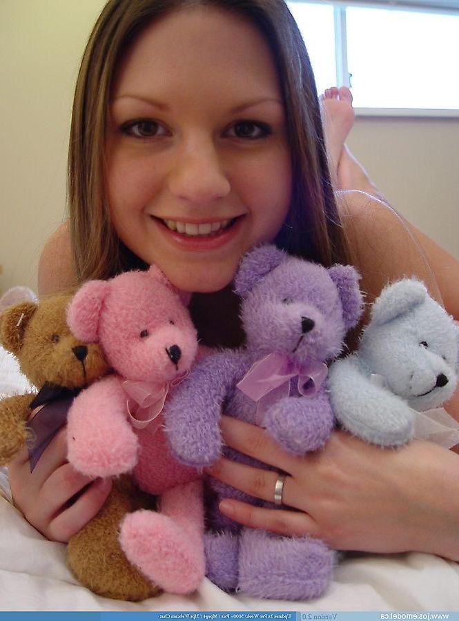 20P Pictures of teen cutie Josie Model showing her hotness