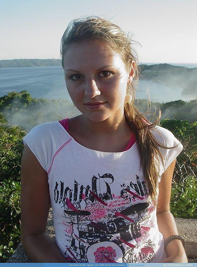 20P Pictures of Josie Model being a cock tease outside