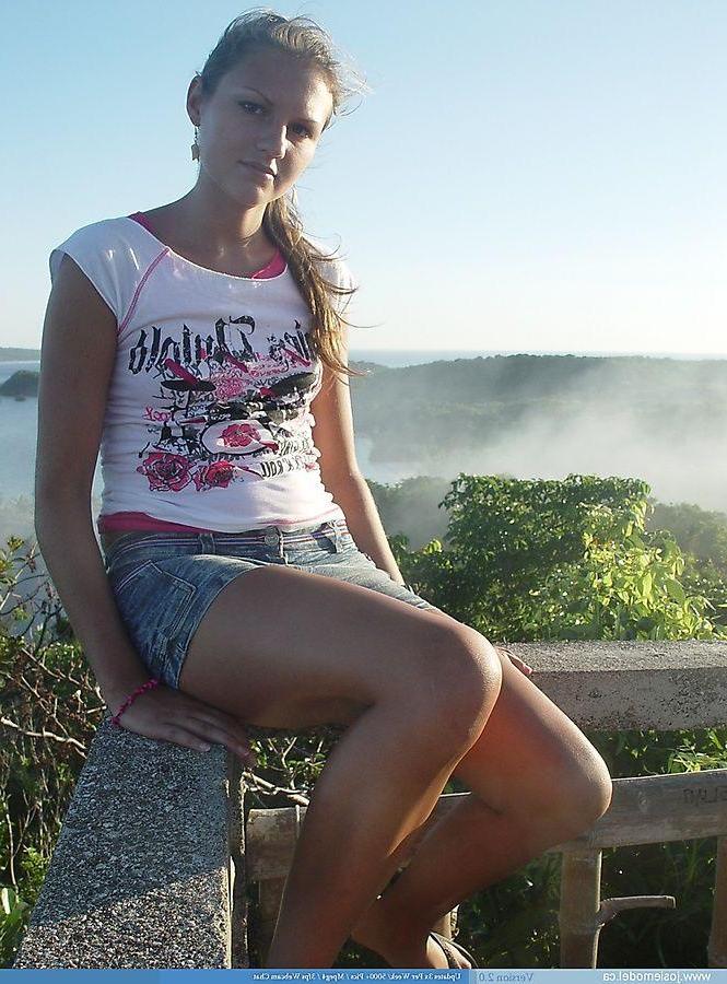 20P Pictures of Josie Model being a cock tease outside
