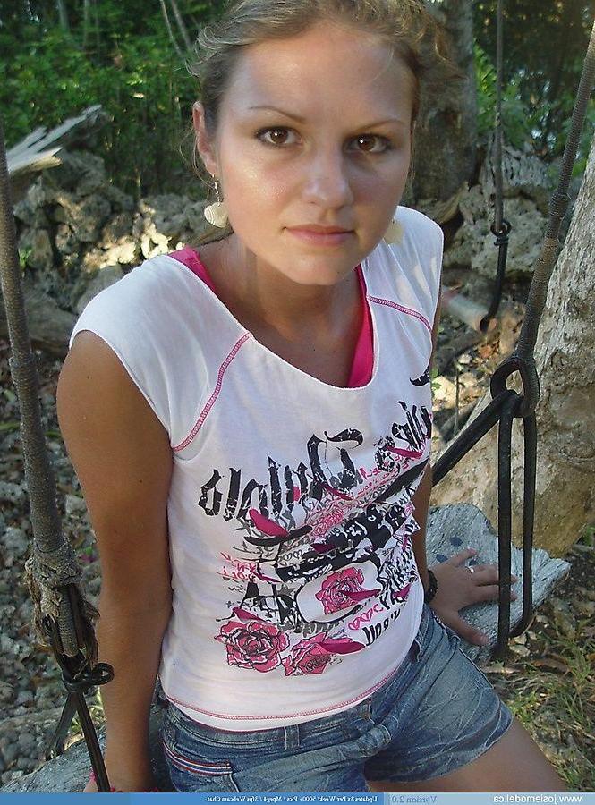 20P Pictures of Josie Model being a cock tease outside