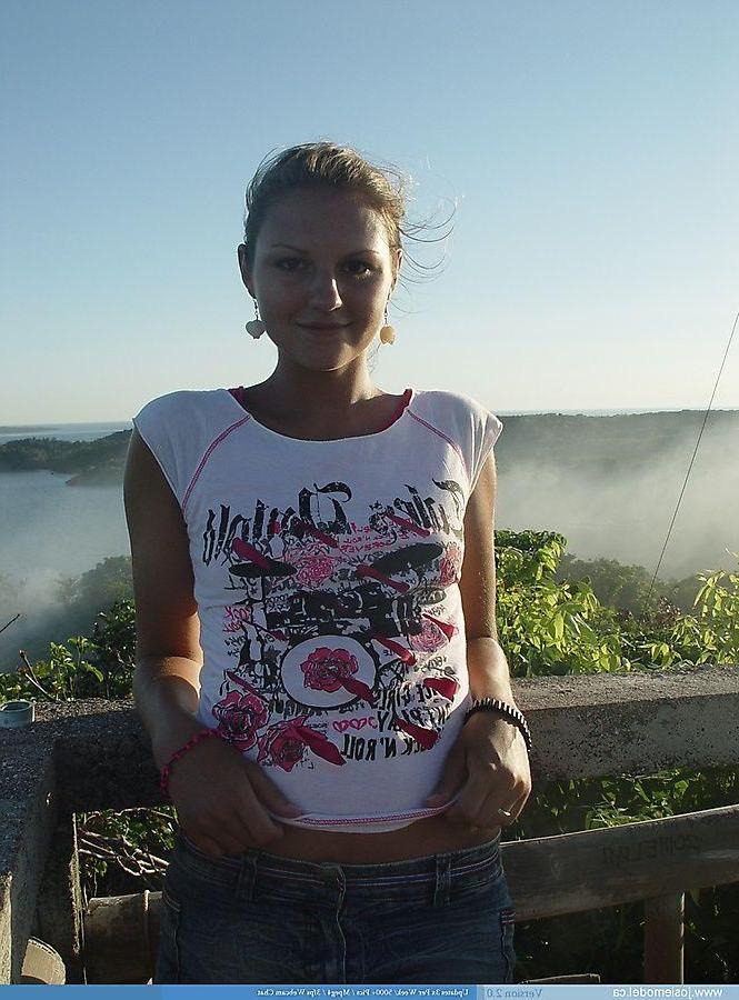 20P Pictures of Josie Model being a cock tease outside