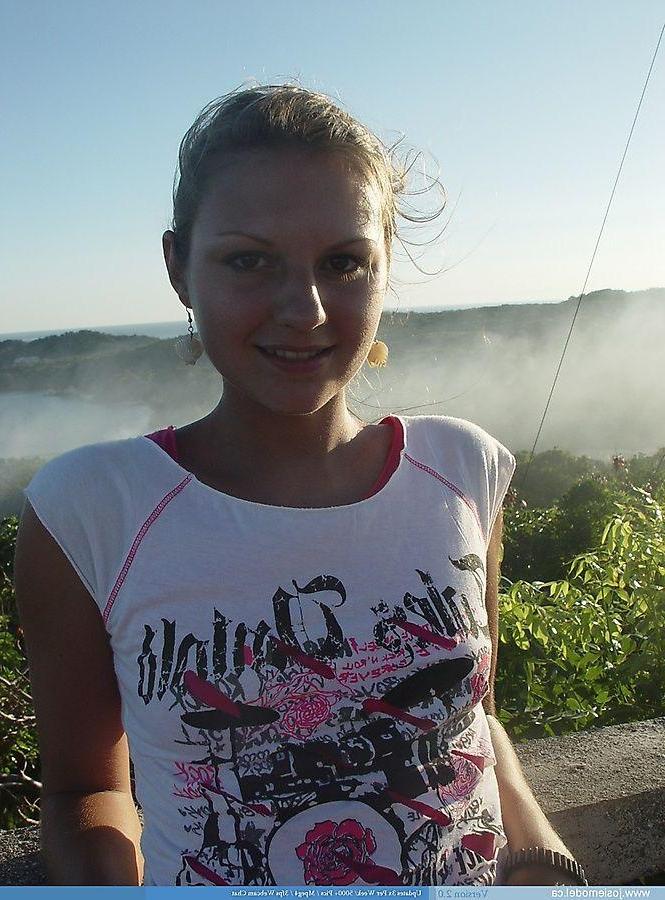 20P Pictures of Josie Model being a cock tease outside