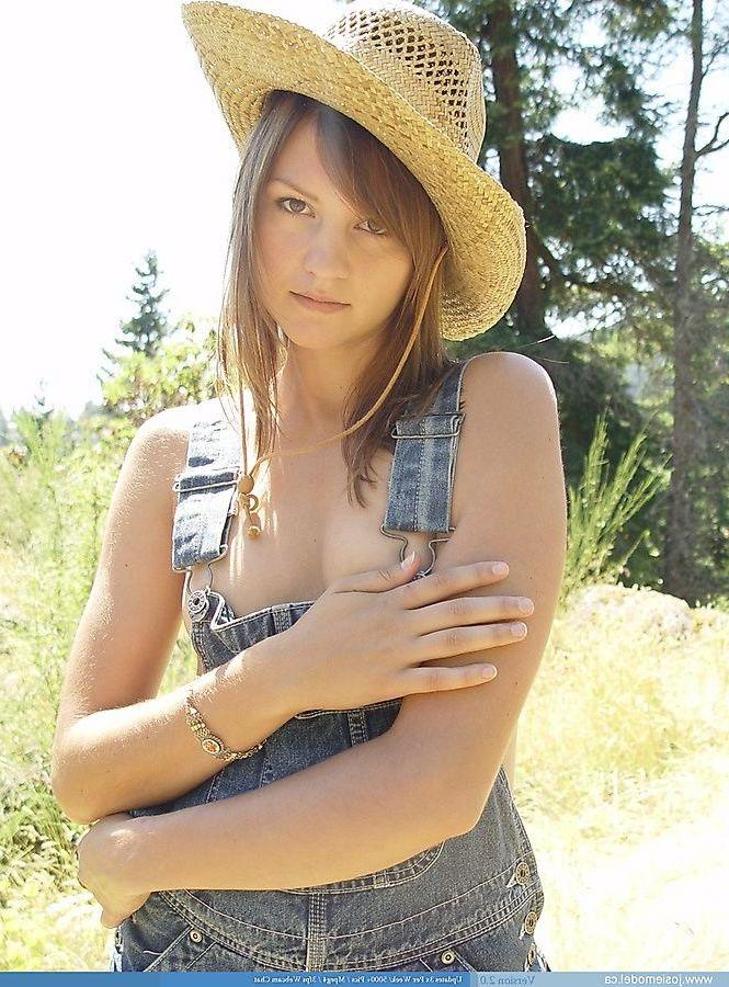 20P Pictures of teen hottie Josie Model getting hot on the farm