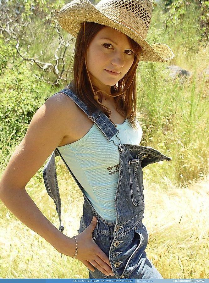 20P Pictures of teen hottie Josie Model getting hot on the farm