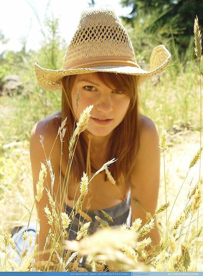 20P Pictures of teen hottie Josie Model getting hot on the farm