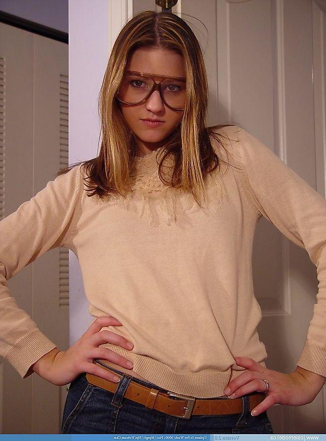 20P Pictures of Josie Model teasing in her underwear
