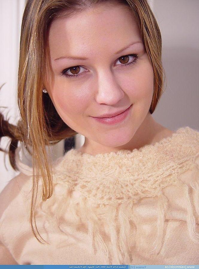 20P Pictures of Josie Model teasing in her underwear