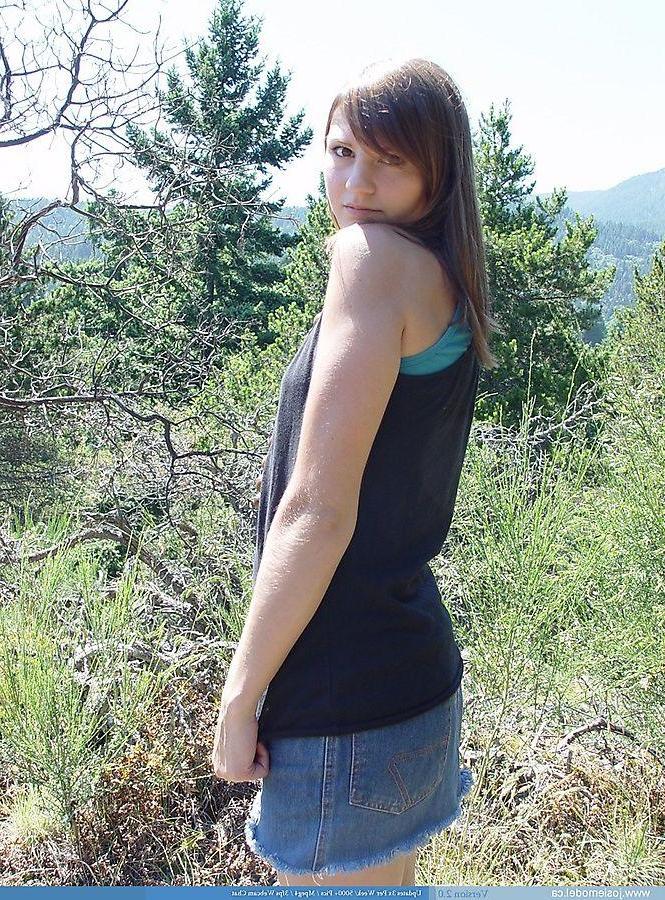 20P Pictures of teen star Josie Model being nude outside