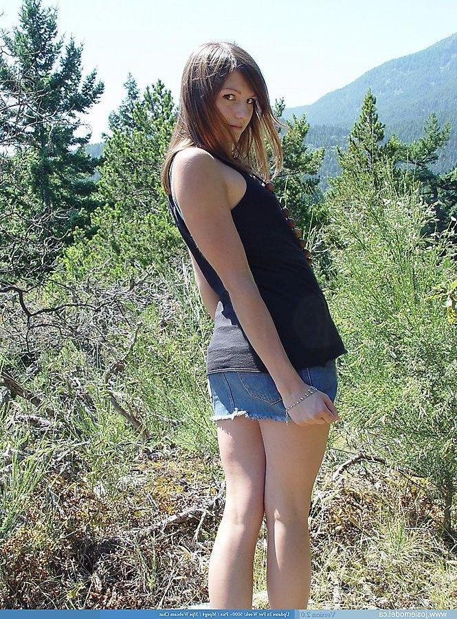 20P Pictures of teen star Josie Model being nude outside