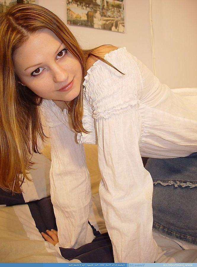 20P Pictures of Josie Model flaunting her cuteness