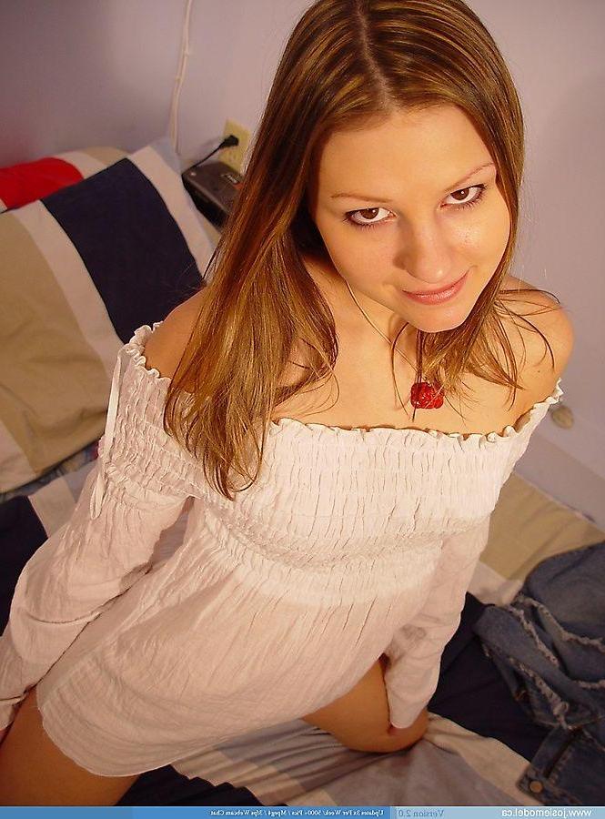 20P Pictures of Josie Model flaunting her cuteness