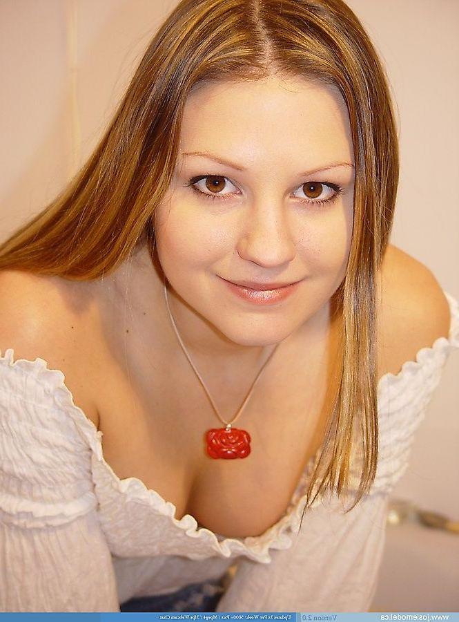 20P Pictures of Josie Model flaunting her cuteness