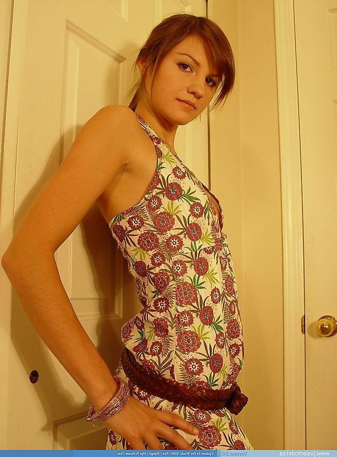 20P Pictures of Josie Model showing her tits