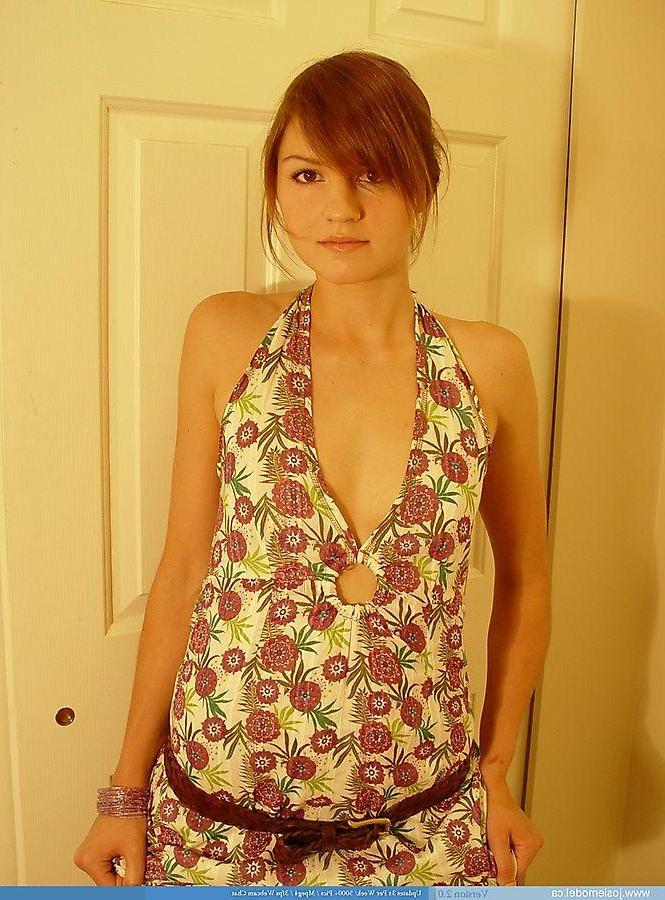 20P Pictures of Josie Model showing her tits