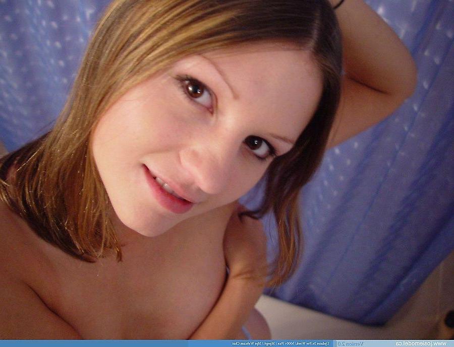 20P Pictures of Josie Model being naughty in the bathroom