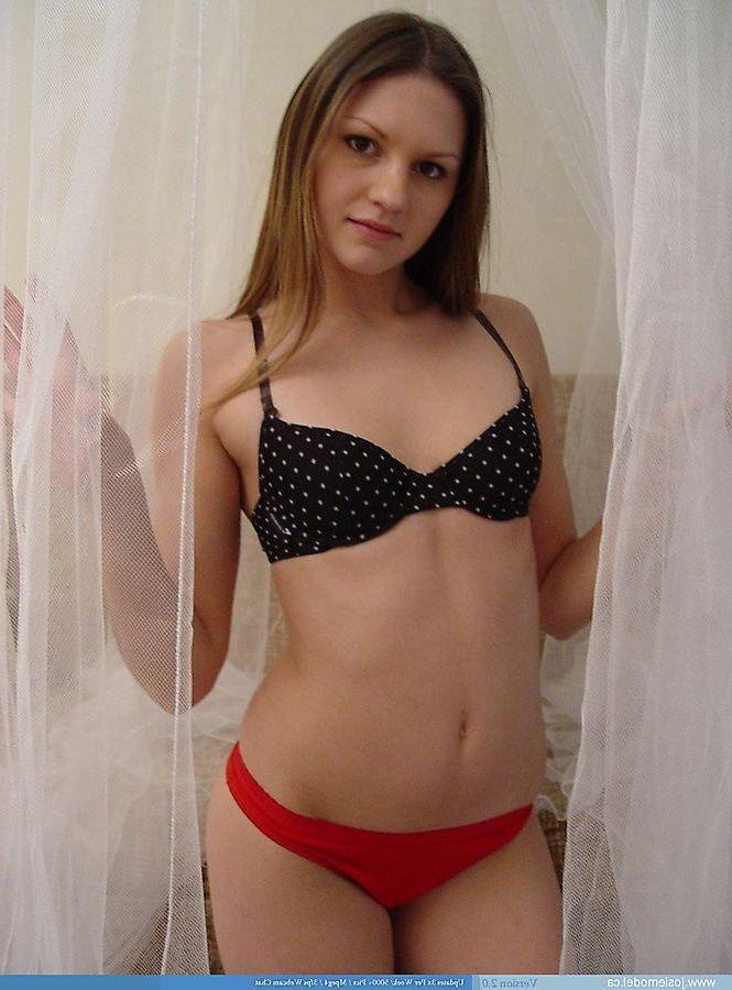 20P Pictures of teen Josie Model ready for some intimate action