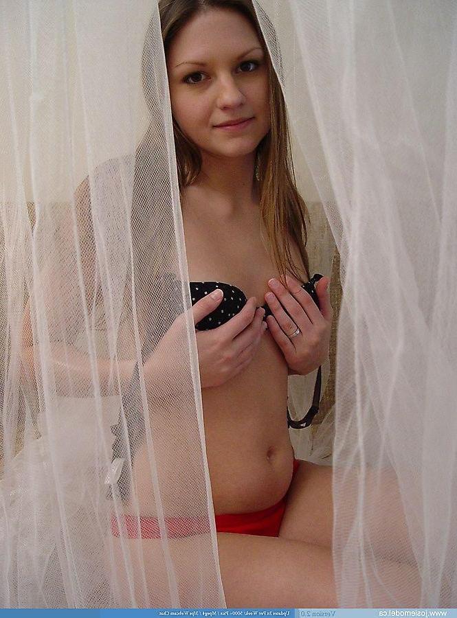 20P Pictures of teen Josie Model ready for some intimate action