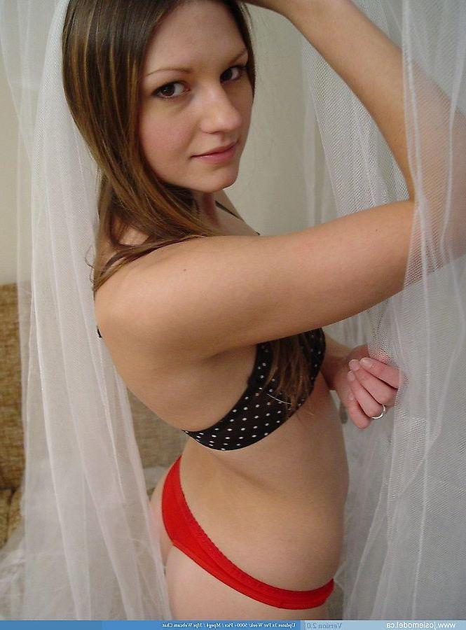 20P Pictures of teen Josie Model ready for some intimate action