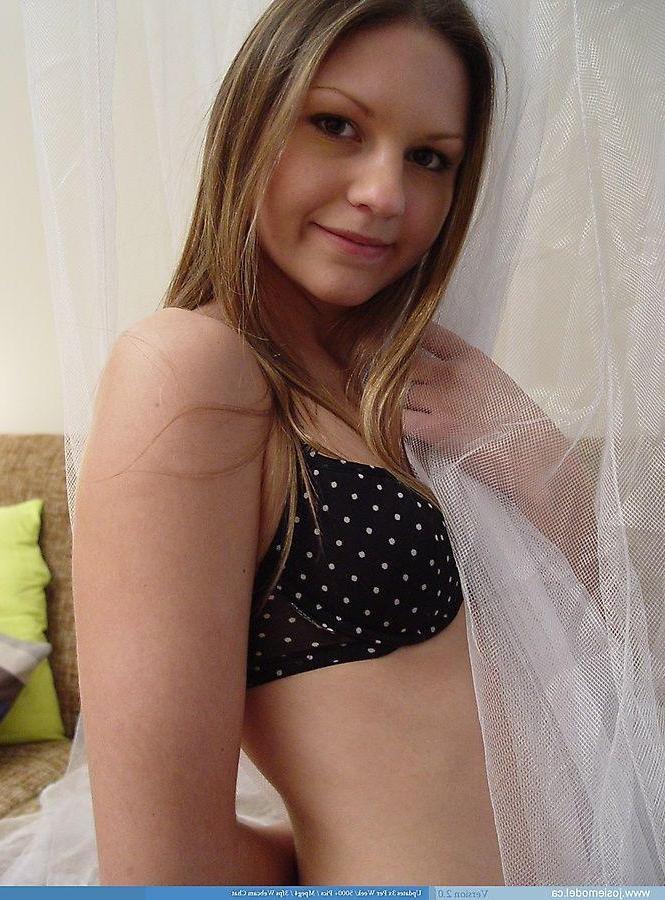 20P Pictures of teen Josie Model ready for some intimate action