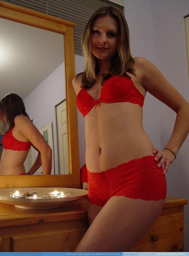 20P Pictures of teen model Josie Model giving you her heart