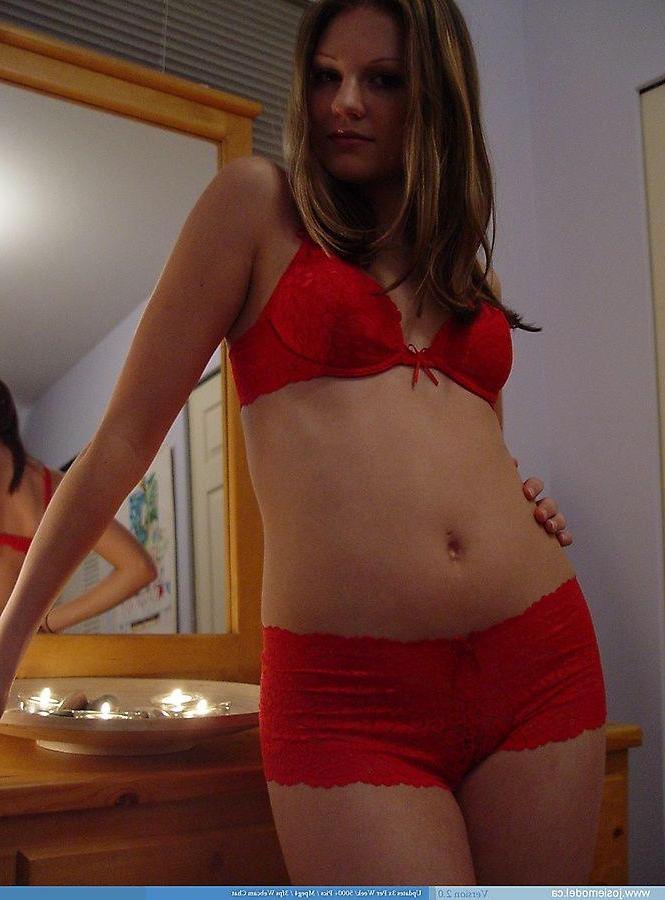 20P Pictures of teen model Josie Model giving you her heart