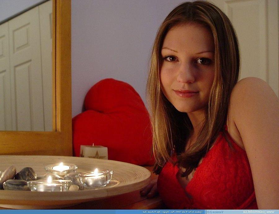 20P Pictures of teen model Josie Model giving you her heart