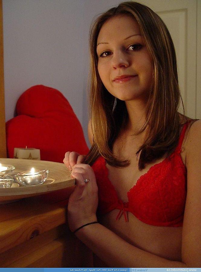 20P Pictures of teen model Josie Model giving you her heart
