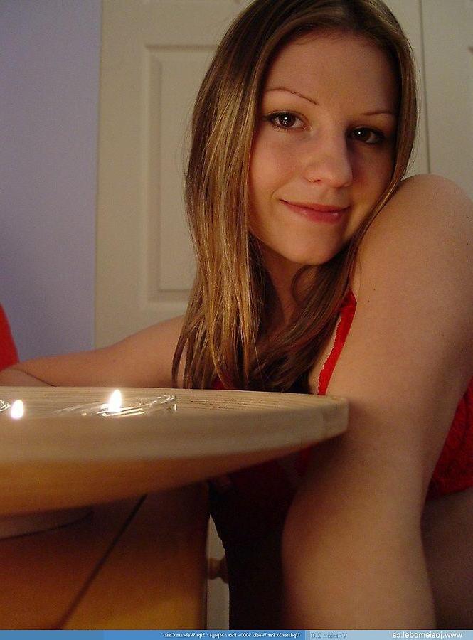 20P Pictures of teen model Josie Model giving you her heart