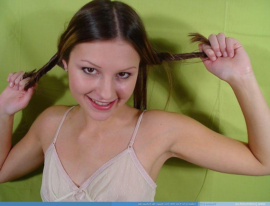 20P Pictures of Josie Model giving you a sexy striptease