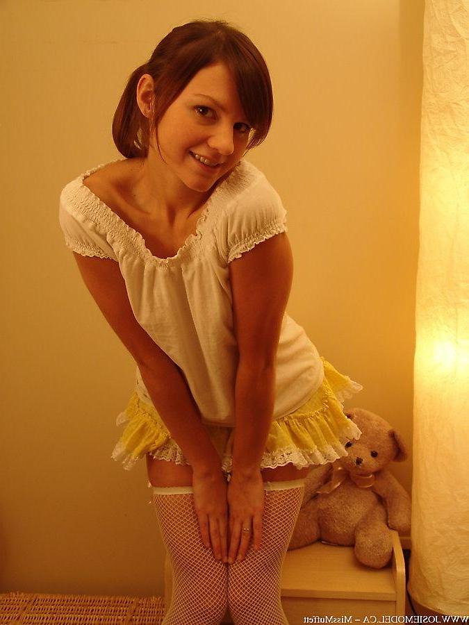 20P Pictures of teen Josie Model letting you see her boobies