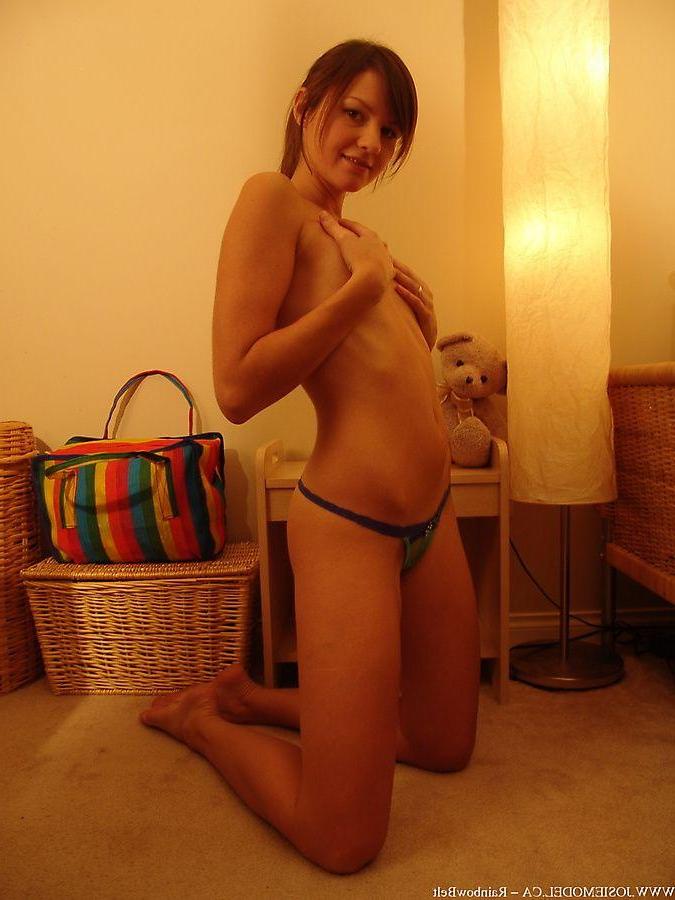 20P Pictures of Josie Model showing her boobs