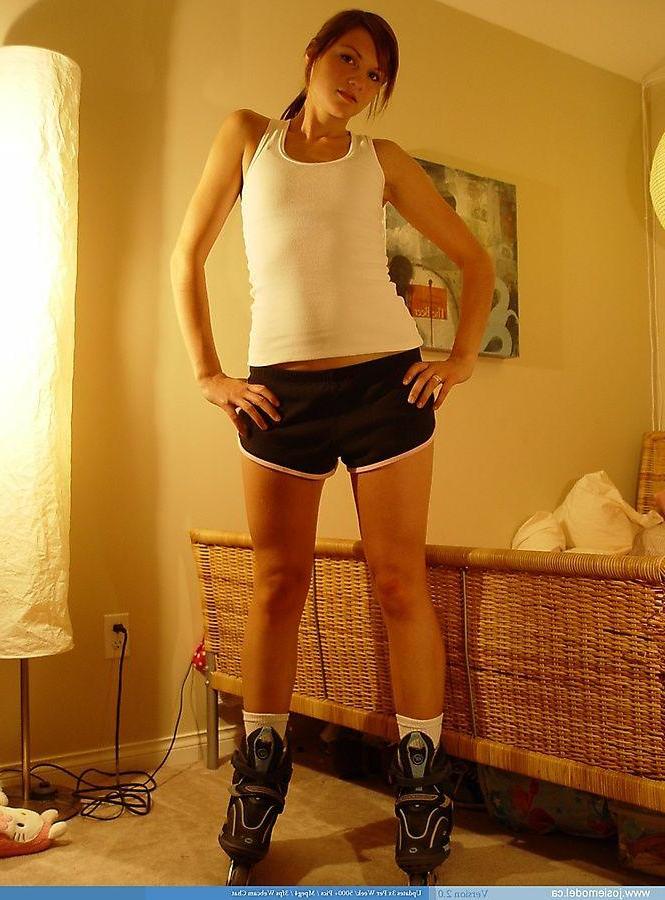 20P Pictures of Josie Model stripping to her roller blades