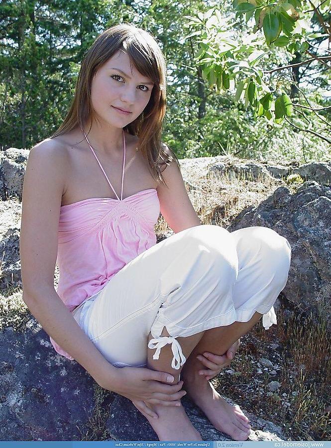 20P Pictures of Josie Model exposing her tits outside