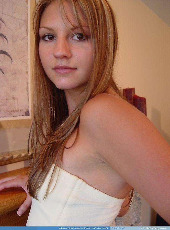 20P Pictures of teen Josie Model exposing her perky tits