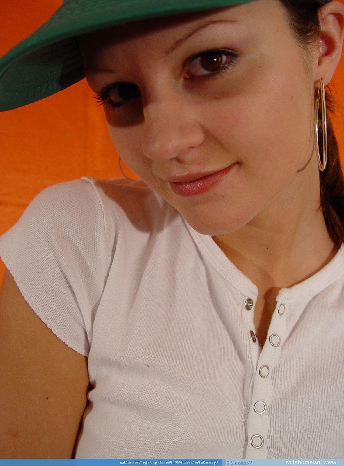 20P Pictures of Josie Model ready to play with you