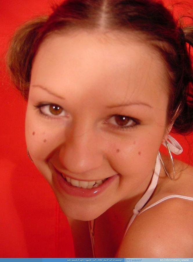 20P Pictures of Josie Model showing off in a bikini