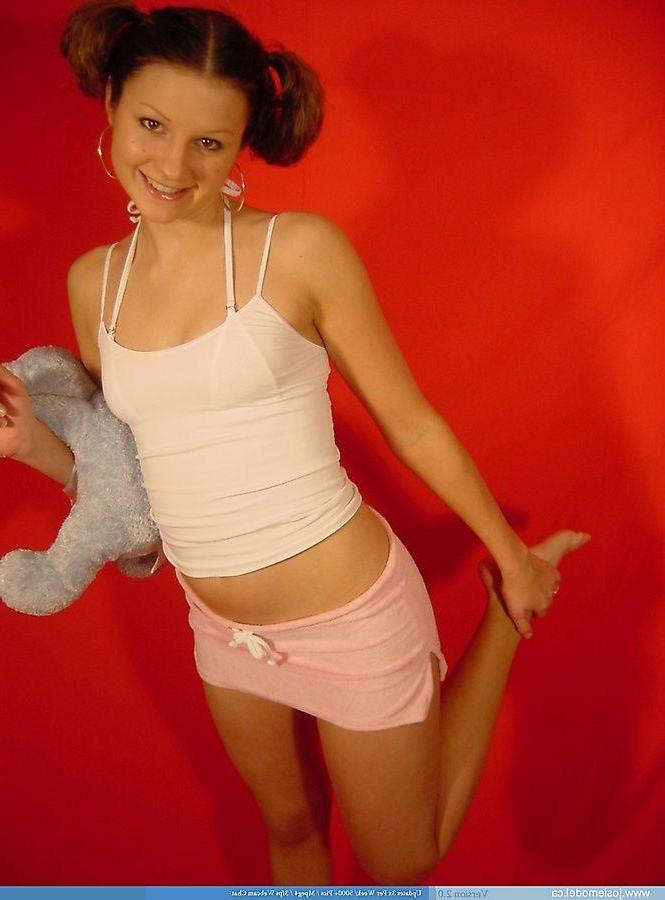 20P Pictures of Josie Model showing off in a bikini