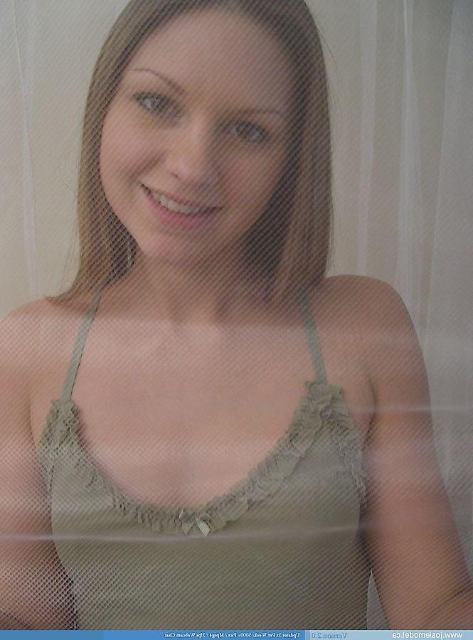 20P Pictures of teen star Josie Model flaunting her hot fuckableness