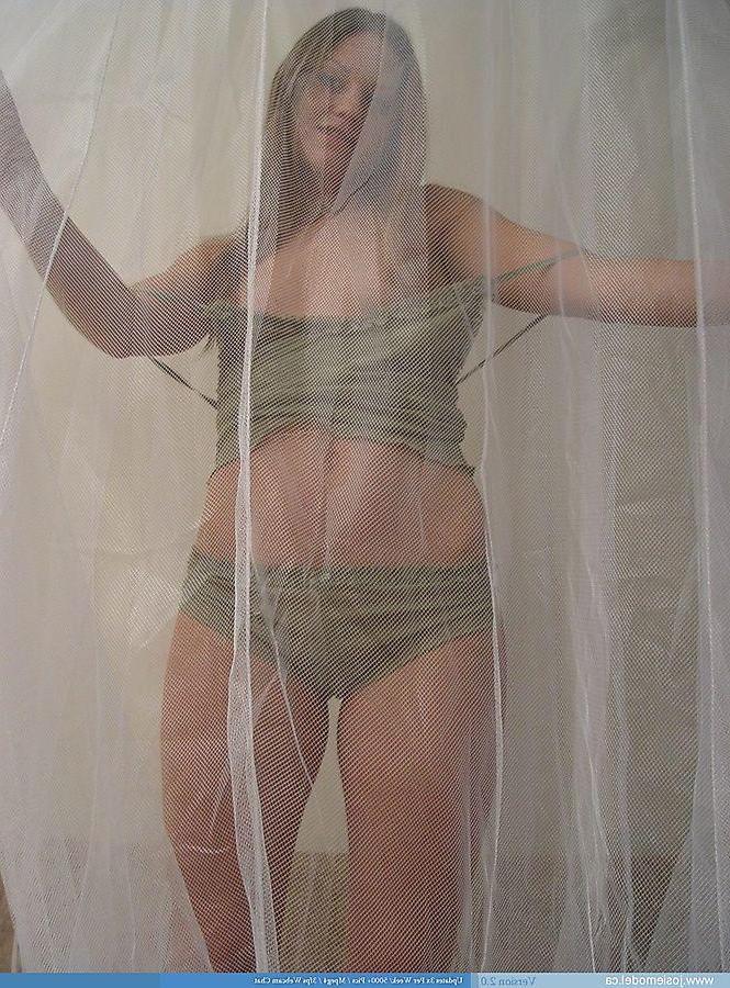 20P Pictures of teen star Josie Model flaunting her hot fuckableness