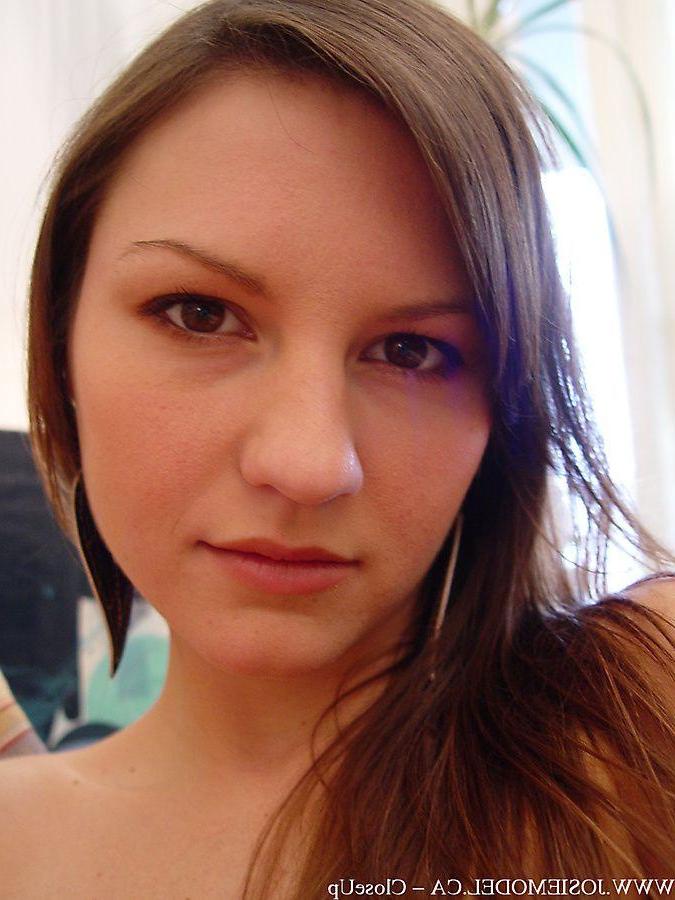 20P Pictures of Josie Model taking sexy pics of herself