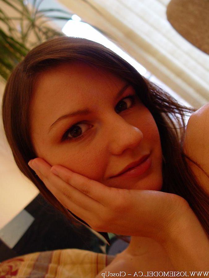 20P Pictures of Josie Model taking sexy pics of herself