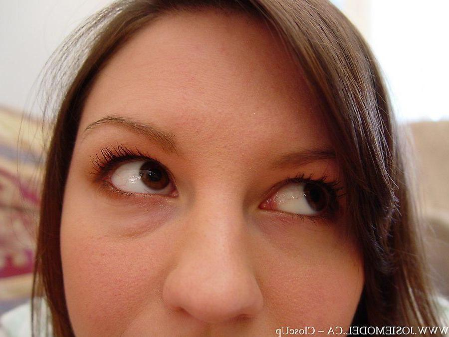 20P Pictures of Josie Model taking sexy pics of herself
