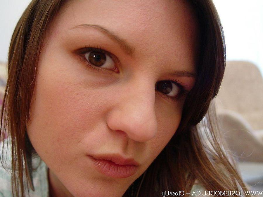 20P Pictures of Josie Model taking sexy pics of herself