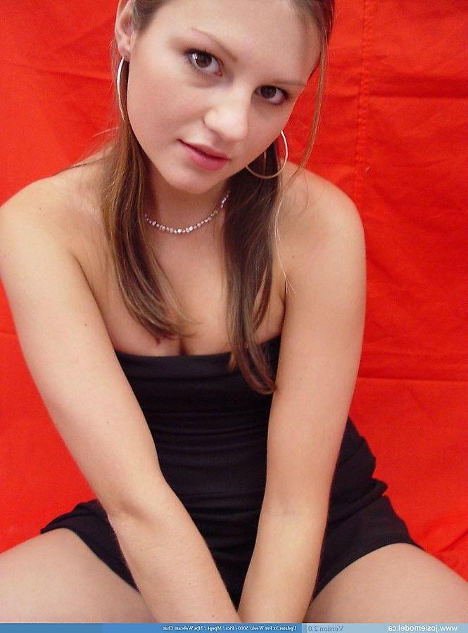 20P Pictures of teen cutie Josie Model showing you her perky tits