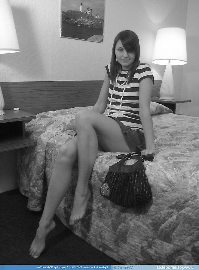 20P Pictures of teen Josie Model showing her small tits